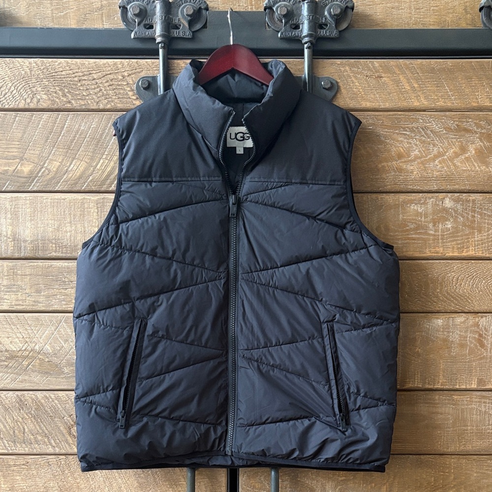 UGG Men's Vest - Black